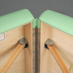 Sulankstomas medinis masažo stalas Panda Light Wood 70 Vinyl Flex K022, žalios spalvos - Image 10